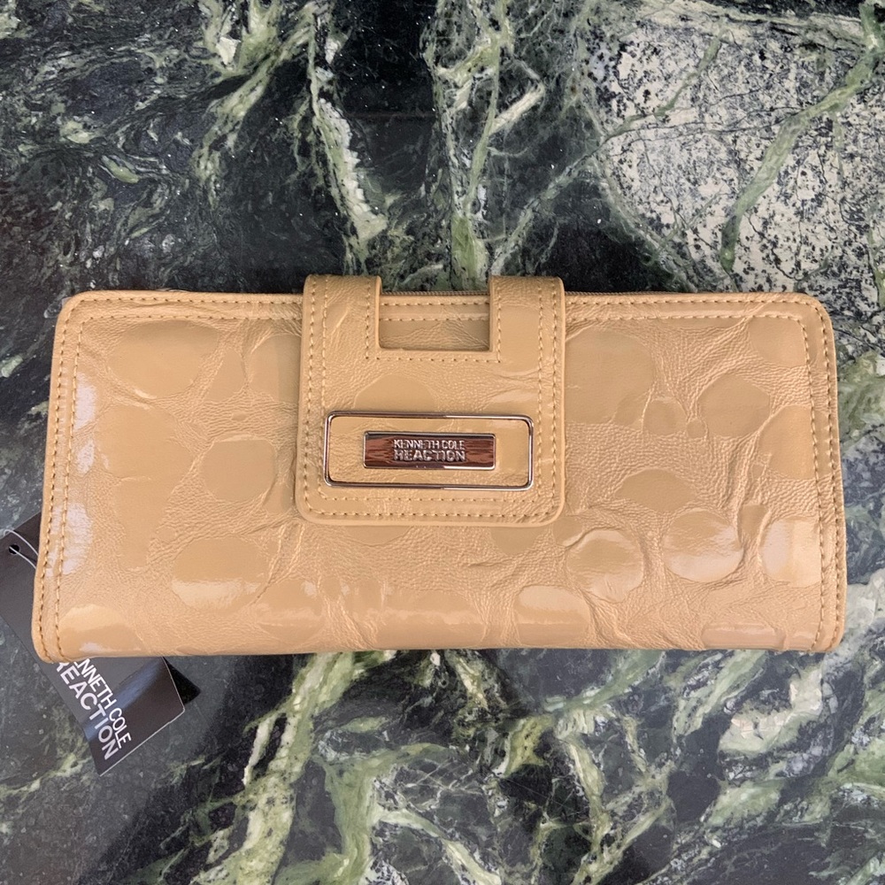 NWT Kenneth Cole Reaction clutch/wristlet